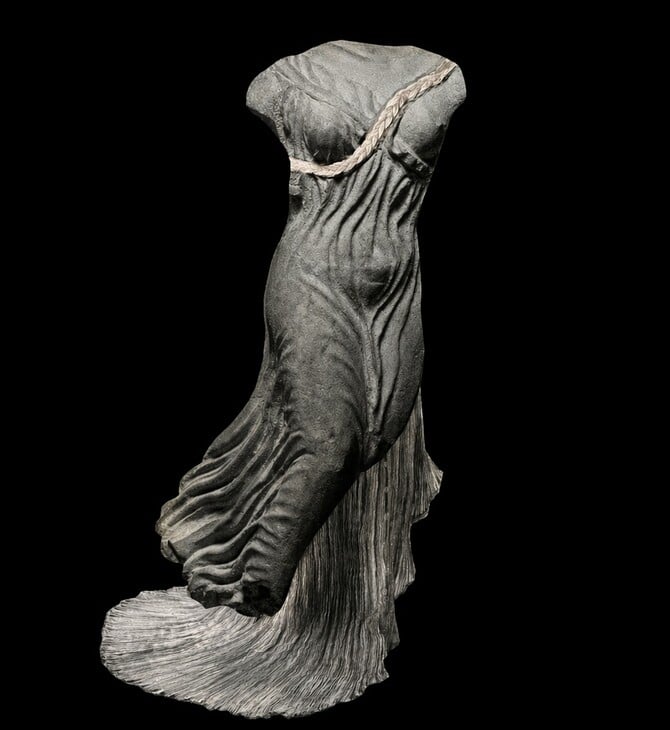 Το Met βάζει στο κάδρο σώματα που η μόδα έκανε χρόνια πως δεν έβλεπε