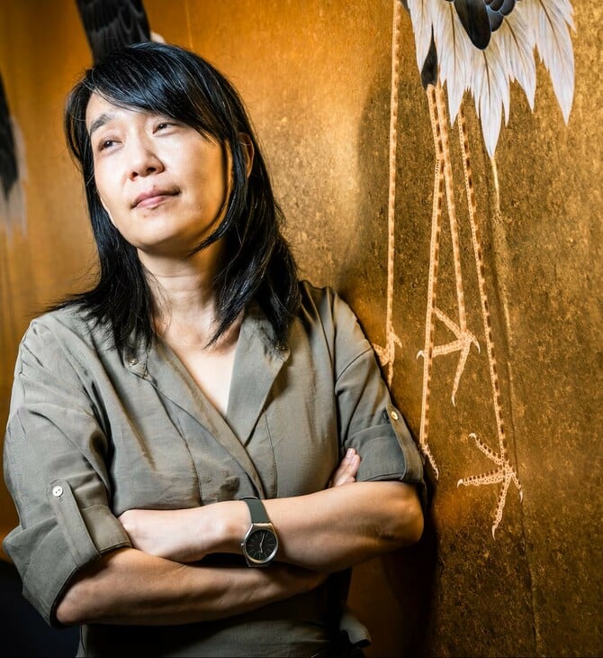 Από τη «Χορτοφάγο» στο Light and Thread: γιατί η Χαν Κανγκ μιλά σήμερα για την τέχνη σαν ανάγκη επιβίωσης