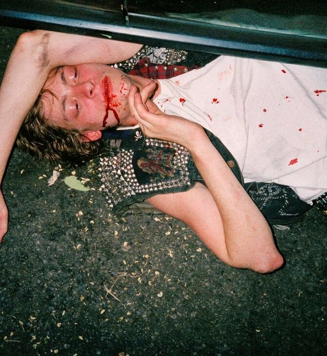 Δεν είναι μόνο οι έρωτες που σε διαλύουν: γιατί η προδοσία από έναν φίλο μένει για χρόνια