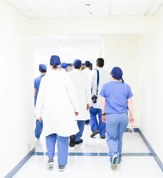 ΗΝΩΜΕΝΟ ΒΑΣΙΛΕΙΟ ΓΙΑΤΡΟΙ ΝΟΣΗΛΕΥΤΕΣ 