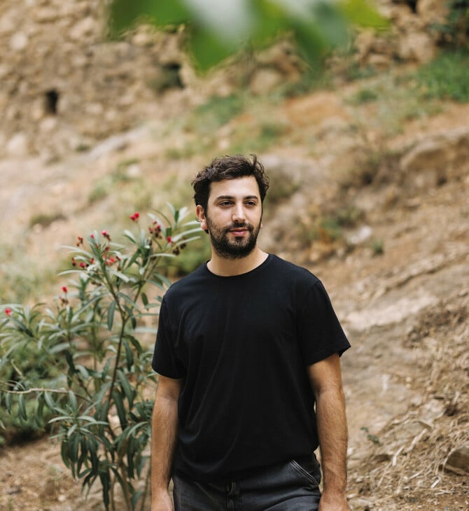 Από την Αθήνα στον Αργυρό Λέοντα: Ο Μάριο Μπανούσι και το θέατρο χωρίς λόγια που συγκινεί την Ευρώπη