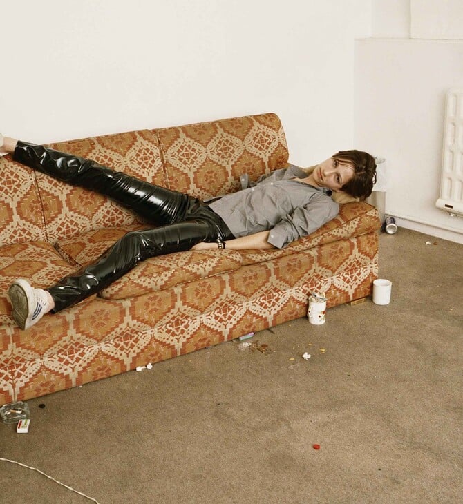 Η Tate ξανακοιτάζει τα 90s: Κέιτ Μος, ΜακΚουίν και η άλλη πλευρά της Cool Britannia