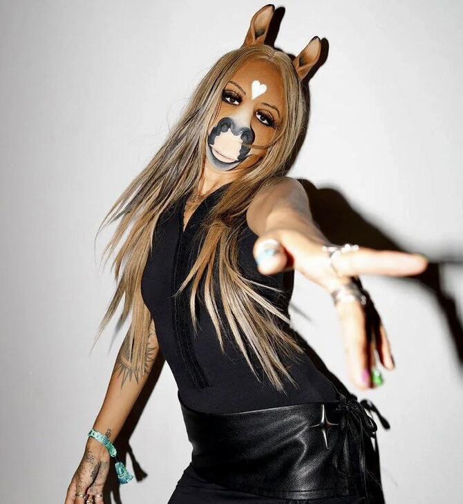 HorsegiirL: Η πιο WTF περσόνα που είδαμε τελευταία στη μουσική