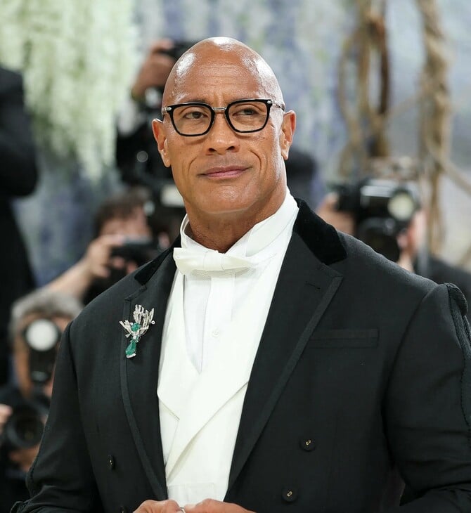 Ο Ντουέιν Τζόνσον φόρεσε φούστα στο Met Gala: «Στην πολυνησιακή κουλτούρα οι πιο αρρενωποί άνδρες φορούν φούστες»