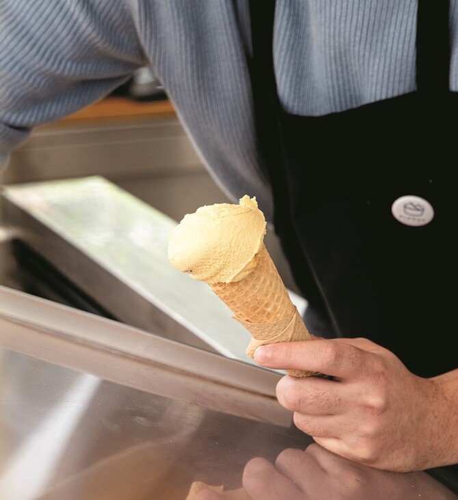 Django: Aληθινό gelato ημέρας στο παγωτατζίδικο στο Κουκάκι