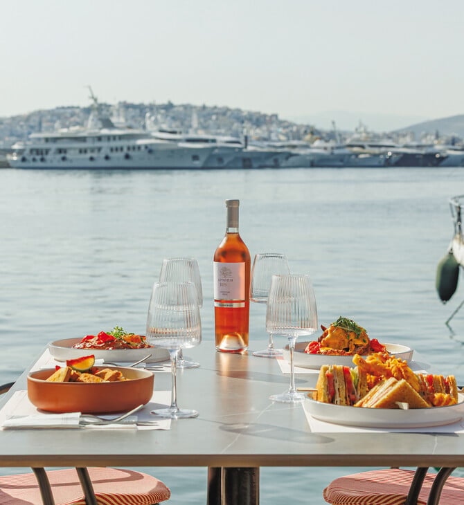 The Whale Athens: Καλοκαιρινό διαμαντάκι που αλλάζει τη ζωή στην πόλη