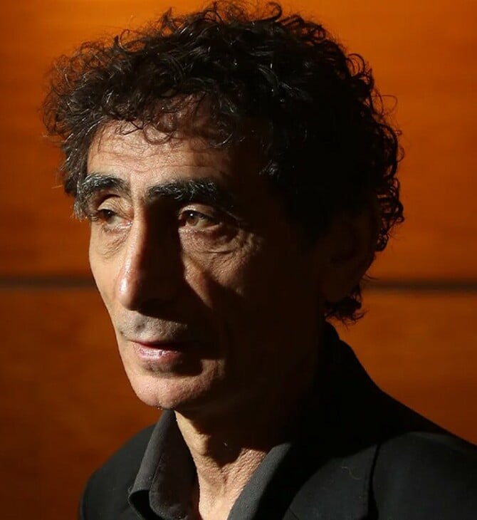 Γκάμπορ Ματέ: «Τα smartphones είναι σχεδιασμένα να ανεβάζουν την ντοπαμίνη, όπως η κοκαΐνη»