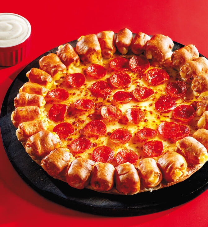 Pizza Hut: Μόλις ήρθε η νέα Cheesy Bites Pizza για να την απολαμβάνεις μπουκιά - μπουκιά με Pop it. Dip it!