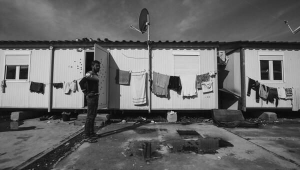 Ζώντας με τους πρόσφυγες στον καταυλισμό του Ελαιώνα