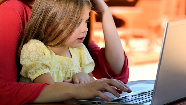 Παιδί & Internet | Μήπως ήρθε η ώρα να ξαναπάνε οι γονείς στο 'σχολείο';