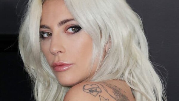 Grammy Awards | Ο makeup artist των stars αποκαλύπτει το (ελληνικό) μυστικό της λάμψης τους
