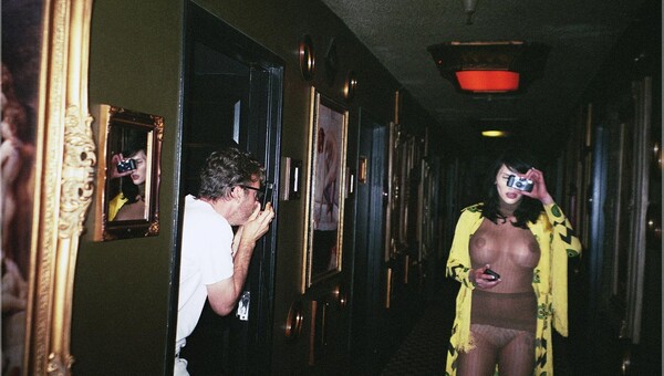 Οι ατμοσφαιρικές φωτογραφίες της έκθεσης που ετοίμαζε ο Άντον Γιέλτσιν πριν σκοτωθεί (NSFW)