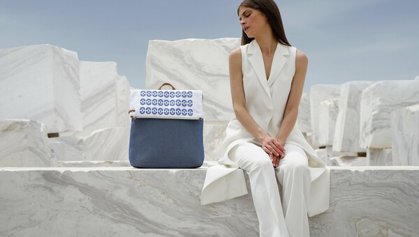 Artpeckers: Tα βραβευμένα «Τwo in one backpacks» ταξιδεύουν σε όλο τον κόσμο
