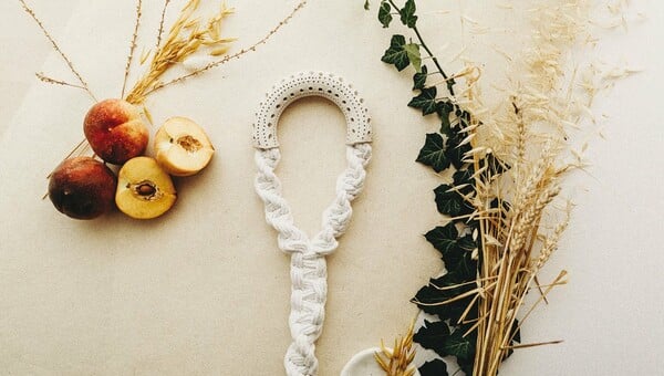 Pantias Macramé Design: Ο Παντελής Μπίζμπας αφηγείται ιστορίες δημιουργίας μέσα από την τέχνη του macramé