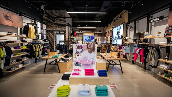 Το ανανεωμένο κατάστημα της Vans στο The Mall Athens υπόσχεται μία εμπειρία βγαλμένη από την Καλιφόρνια του '66
