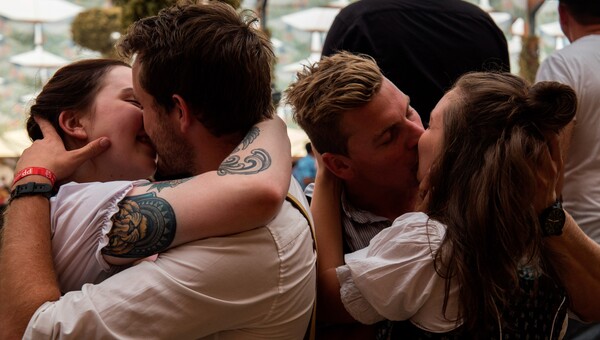 Oktoberfest: Μπύρα, πόλκα και βαυαρικά λουκάνικα