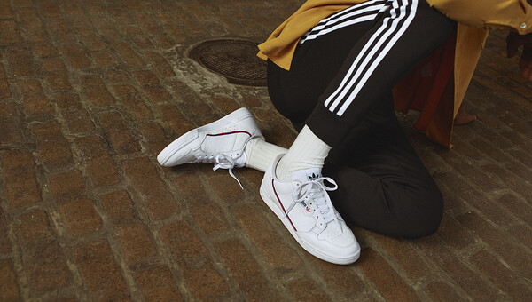 Η νέα τάση στα sneakers θα φορεθεί από όλους, με δεκάδες τρόπους!