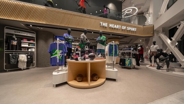 Στο νέο flagship κατάστημα INTERSPORT τα σπορ συναντούν την τεχνολογία