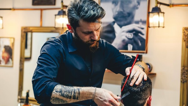 Peaky Barbers: Η ολοκληρωμένη εμπειρία της ανδρικής περιποίησης