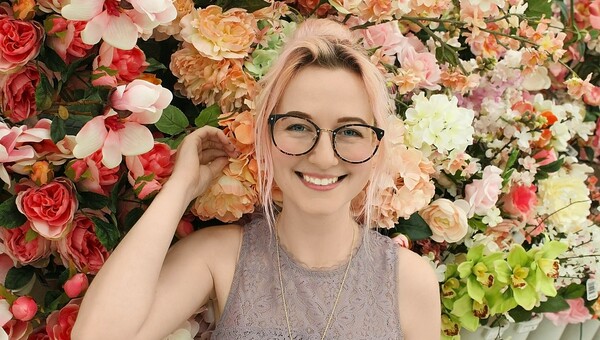 Make It Bright: Η JTI καλεί τη Generation Z να διεκδικήσει το μέλλον της και να κερδίσει μία παγκόσμια υποτροφία