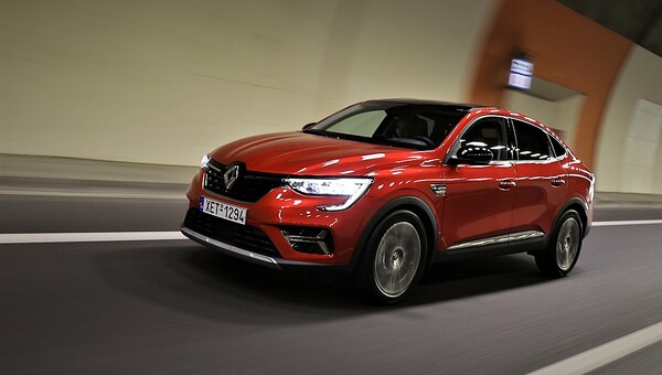 Nέο Renault Arkana: Εις το όνομα της κοινωνικής δικαιοσύνης