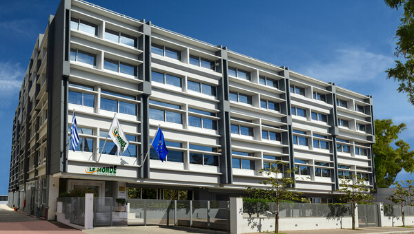 Η LE MONDE κατέκτησε τον τίτλο «Best School of the Υear»