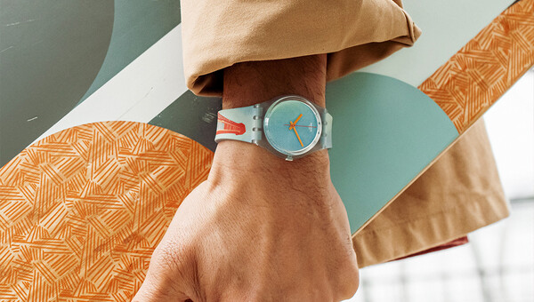 Η swatch ενώνει τις δυνάμεις της με το centre pompidou για μια συλλογή ρολογιών που ξεχειλίζει τέχνη