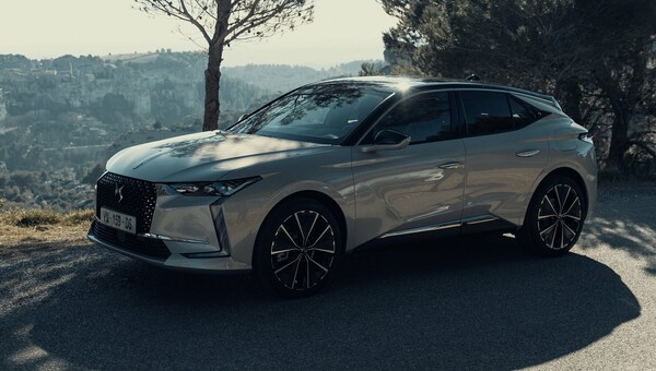 DS 4: Αυτοκίνηση υψηλής αισθητικής σε compact συσκευασία