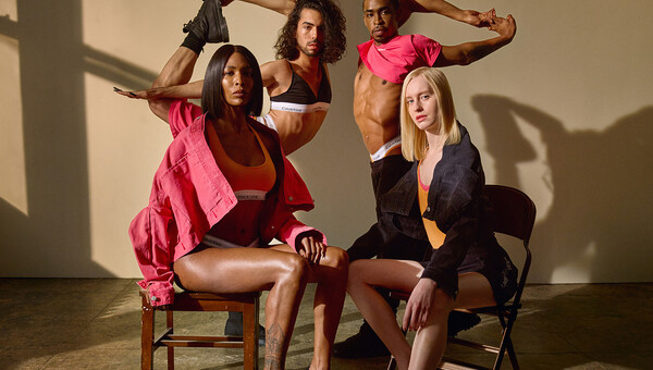 Η Calvin Klein Γιορτάζει τις «Επιλεγμένες Οικογένειες» της LGBTQIA+ κοινότητας με την καμπάνια This is Love 