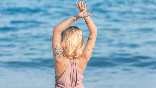 Πώς να φροντίσετε σωστά τα τατουάζ σας το φετινό καλοκαίρι