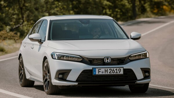 Nέο Honda Civic e:HEV: Bενζινοκίνητος εξηλεκτρισμός