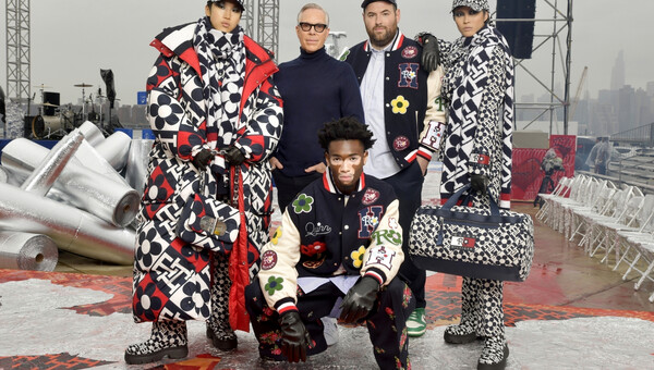 Πλήθος επώνυμων φίλων στο Multiverse Show του Tommy Hilfiger στην εβδομάδα μόδας της Νέας Υόρκης