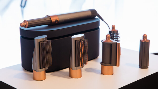 To νέο Airwrap multi-styler της Dyson ήρθε στην Ελλάδα και γιόρτασε με ένα φαντασμαγορικό Hair Science Event