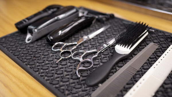Showtime Barber Club: Ένα σύγχρονο barbershop ανοίγει τις πόρτες του στο κέντρο του Κολωνακίου