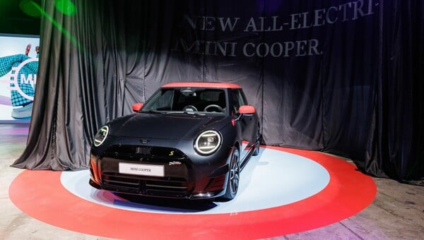 Τα νέα MINI Cooper Electric και Countryman μας βάζουν στην πρίζα