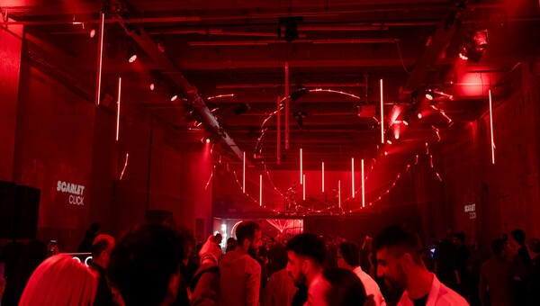 Reveal your senses: Πώς μια casual Τρίτη στο Art Factory εξελίχθηκε στο πιο glorious party