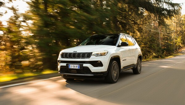 Το Jeep Compass με νέες εκδόσεις εξοπλισμού