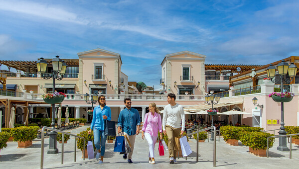 Ανοιξιάτικη βόλτα στο εκπτωτικό χωριό Designer Outlet Athens