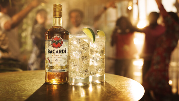 Δοκιμάζοντας τα πιο legendary Bacardi cocktails του Πατρινού Καρναβαλιού