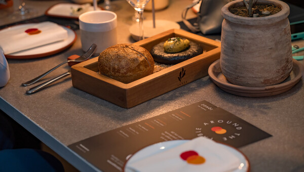 Mastercard: Η απόλυτη foodie εμπειρία του Around the table επιστρέφει