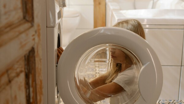 4+2 tips για να είναι το πλυντήριο ρούχων σου πάντα καθαρό