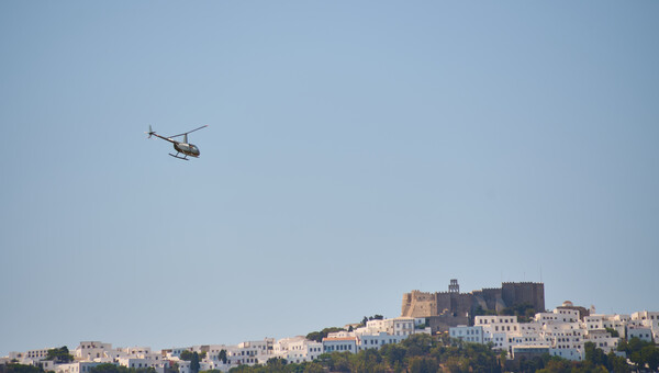 Αυθημερόν ταξίδια με ελικόπτερο στις Κυκλάδες με το χειμερινό πρόγραμμα της hoper