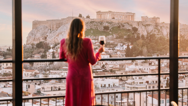 Astor Hotel: Ένα ταξίδι στην καρδιά της Αθήνας, γεμάτο πολυτέλεια, ιστορία και την πιο μοναδική θέα
