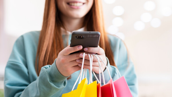 Ψώνισε έξυπνα αυτές τις γιορτές με Simpler + Mastercard