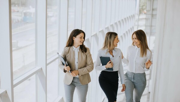 «Master your own business»: Η Mastercard επενδύει στην επόμενη γενιά γυναικείας επιχειρηματικότητας