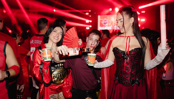 BACARDI Spiced: Το κοκτέιλ που έπιναν όλοι στο πατρινό Καρναβάλι (και πώς να το φτιάξετε)