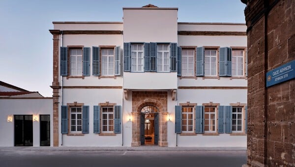 Ένα αρχοντικό του 1900 μεταμορφώθηκε σε κομψό boutique hotel στην καρδιά της Λευκωσίας