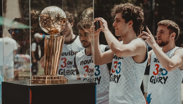 Η Novibet έφερε τη μαγεία του NBA στο κέντρο της Αθήνας με το ‘3on3 Road To Glory’