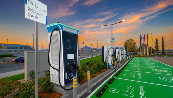 ΔΕΗ blue: Στην Πάτρα το πιο ισχυρό Hub φόρτισης της Ελλάδας με συνολική ισχύ 1,2 MW