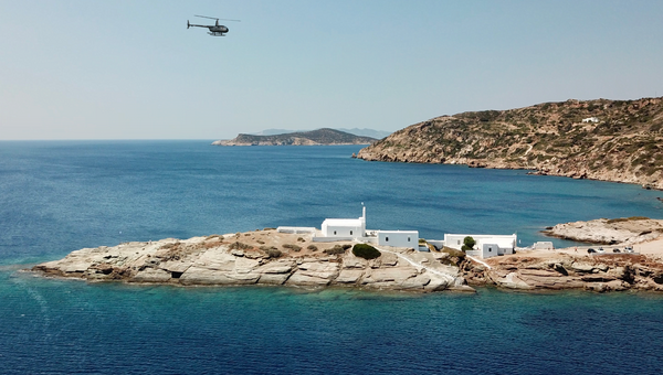 3 Νησιά σε 24 Ώρες Ένα μικρό ελικόπτερο που χώρεσε ένα μεγάλο καλοκαίρι